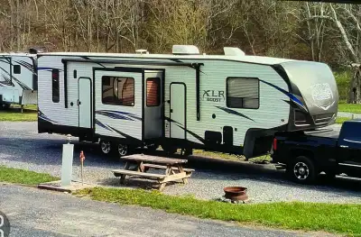 Toyhauler 36xlr 2017 toutjour a l’abri après utilisation entièrement équiper génération 5500 , 1 pro...