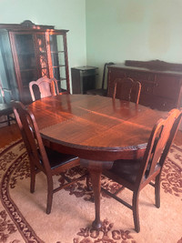 Antique Dining Room Set.  Possibly Queen Anne circa 1920.
