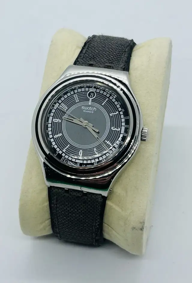 Montre Swatch in Jewellery & Watches in City of Montréal - Image 2