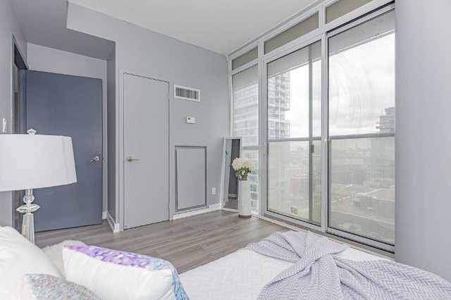Tranquil Master Room in Toronto's Financial District in Room Rentals & Roommates in City of Toronto - Image 4
