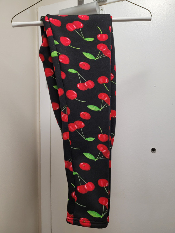 GENTLY USED COZY, FLEECE LINED LEGGINGS, MEDIUM!!! in Arts & Collectibles in City of Toronto - Image 3