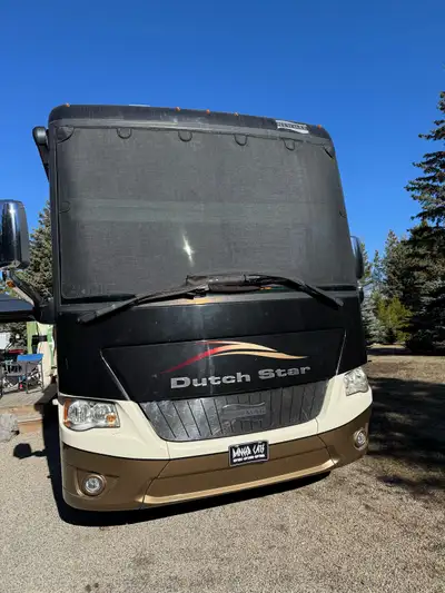 Model 4018 Very well maintained 83129 kms Freightliner chassis 450hp ISL 9 Cummins engine Praline fu...