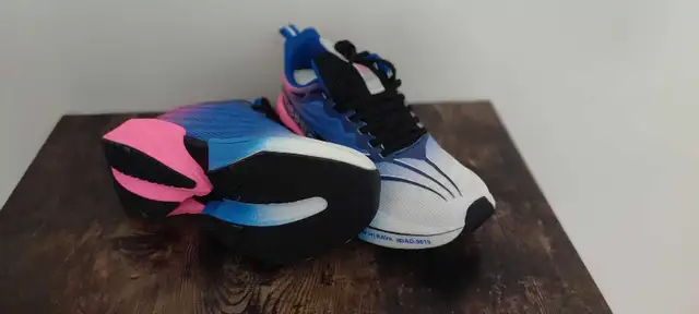 NEW WOMEN SNEAKERS in Men's Shoes in City of Montréal - Image 4