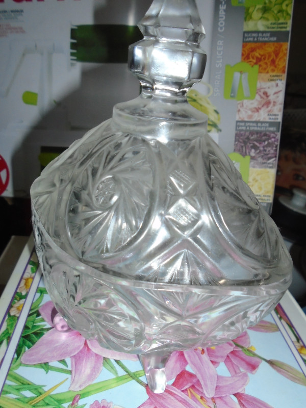 Crystal Covered Butter Dish $ 10. in Kitchen & Dining Wares in Thunder Bay - Image 2