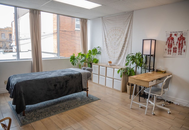 Spacious treatment studio share in the Plateau — $200/month + tx — photo 3
