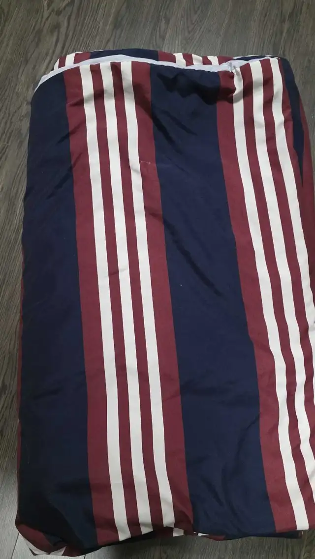 Duvet  size full in Bedding in Moncton - Image 3