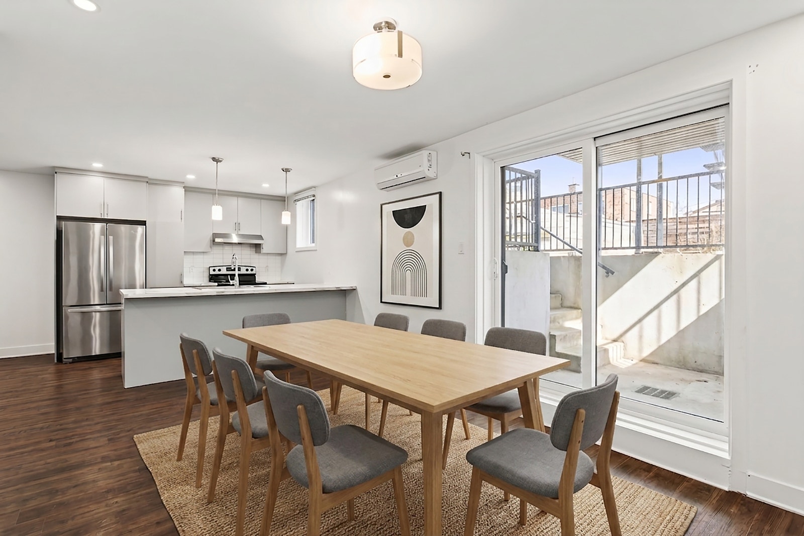 Saint-Hubert - 5 1/2 – demi sous-sol ** dispo maintenant ** — photo 1