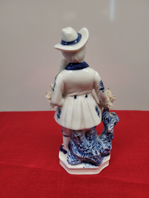 VTG Blue & White Victorian Gent with Parrot Figurine in Arts & Collectibles in Dartmouth - Image 3