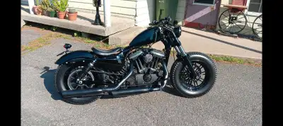 290000km plus que 8000$ ajouter stage 1 avec piece haute performance tout les pièces sont de harley,...