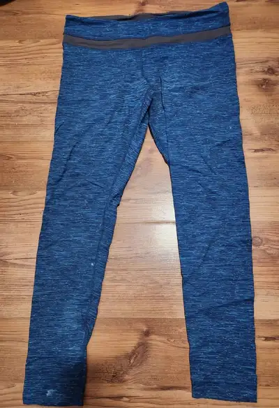 GUC. No rips or stains. Size : Medium Smoke free pet free home