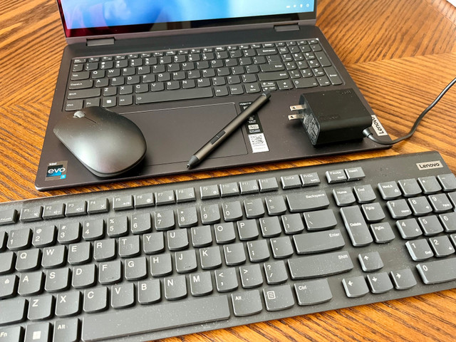 Lenovo Yoga 7i - Mint Condition in Laptops in City of Halifax - Image 4