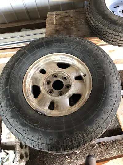 I am selling a set of Toyo Open Country tires, size P265/75R16, mounted and balanced on rims. These...