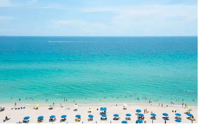 Miami Sunny-Isles oceanfront hotel condo studio on beach in Florida in Canada - Image 5