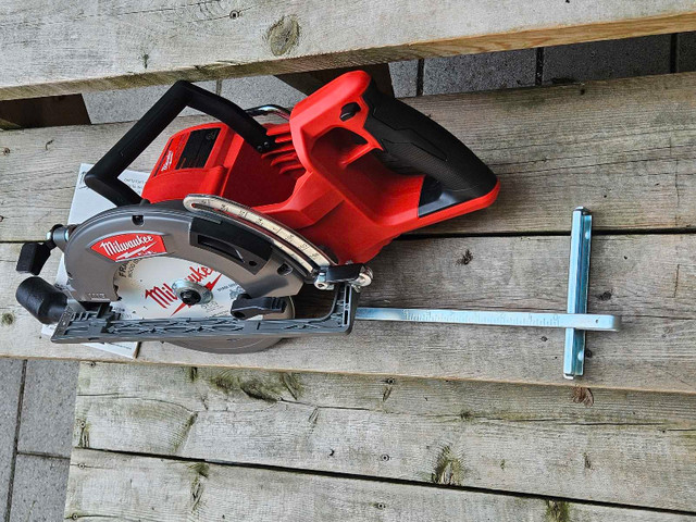 Brand new Milwaukee M18 FUEL 7-1/4" Rear-Handle Circular saw in Power Tools in Ottawa - Image 3
