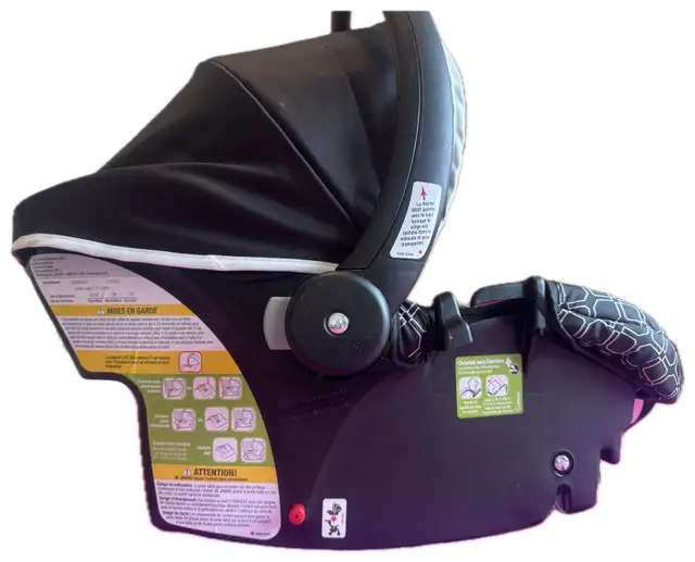 Cosco Car Seat with Base in Strollers, Carriers & Car Seats in Oakville / Halton Region - Image 4