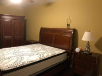 Bed set for sale / Ensemble de lit à vendre