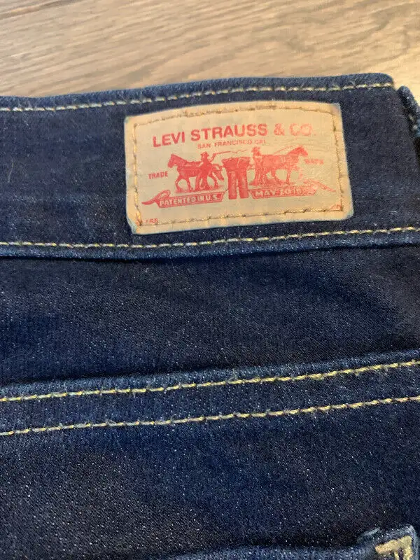 Levi’s jeans women’s (dark and light pair) in Women's - Bottoms in Ottawa - Image 5