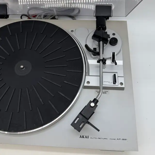 AKAI AP-B21 Belt Drive Turntable  Player Auto Return for part in Stereo Systems & Home Theatre in City of Toronto - Image 6