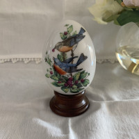 Avon Vintage Collectable Porcelain Summer Egg