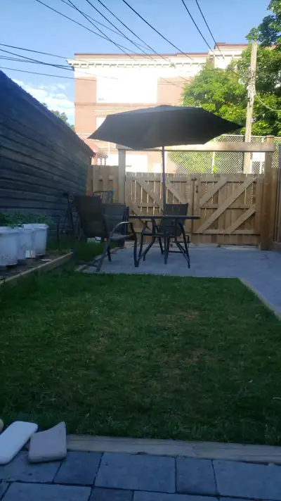 Bright, spacious Trinity Bellwoods 1BR/1BR apartment