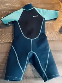 "Mountain Warehouse" kids size 5/6 wetsuit