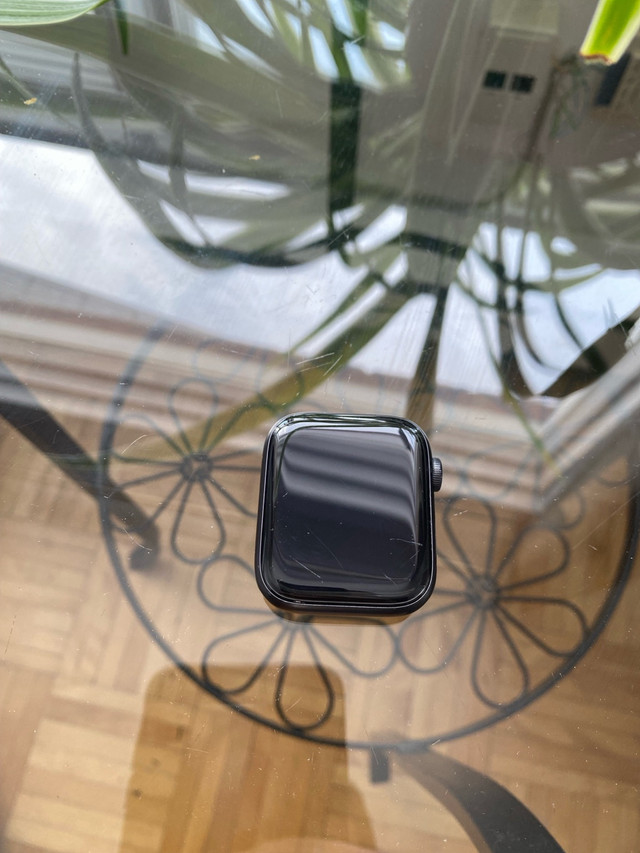 Apple Watch Series 6 dans Appareils électroniques  à Longueuil/Rive Sud - Image 2