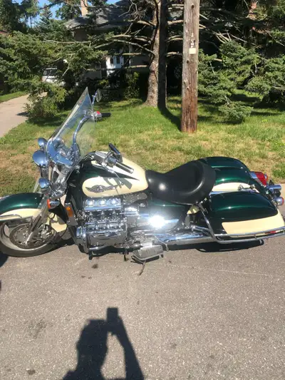 1997 Honda Valkyrie 33,000 miles Originally from California Has a passenger seat and back rest 1500c...
