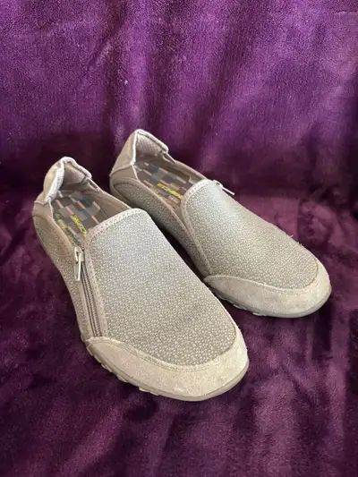 Sketchers Memory Foam Shoes (Size 9), View more