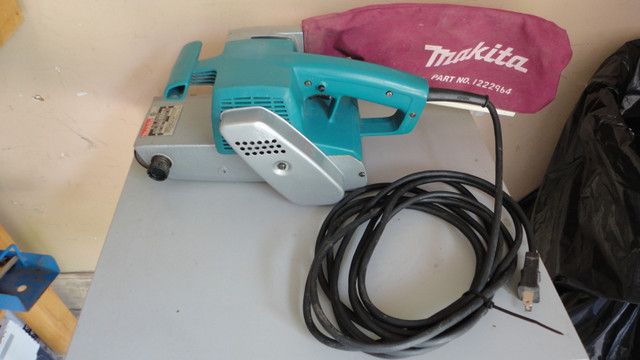 Makita 3 x 24 Inch or 4 x 24 Inch Belt Sander - Model 9924DB in Power Tools in Ottawa