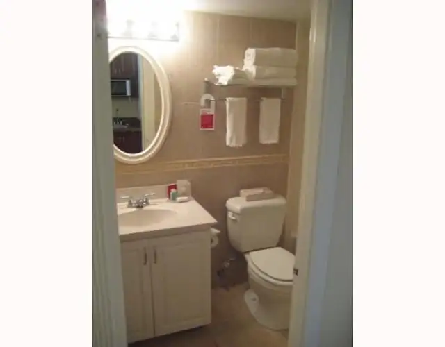 Miami Sunny-Isles oceanfront hotel condo studio on beach in Florida in Canada - Image 10