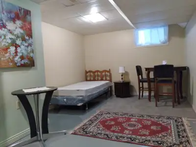 Large spacious room available for rent : -close to Algonquin College -close to shops, banks, restaur...