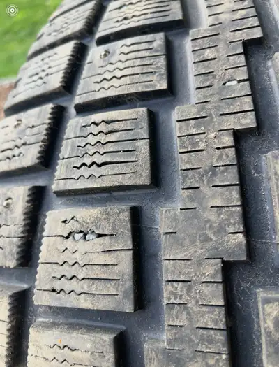 These pre-owned Cooper Discoverer M+S winter tires, sized 275/55R20, offer excellent traction for na...