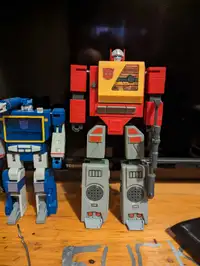Transformers soundwave and blaster never played with just displa