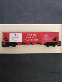 Ho scale Tyco hopper freight car with box