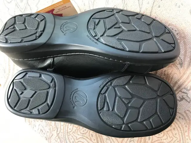 Women’s safety shoes with steel toe in Women's - Shoes in Kitchener / Waterloo - Image 4