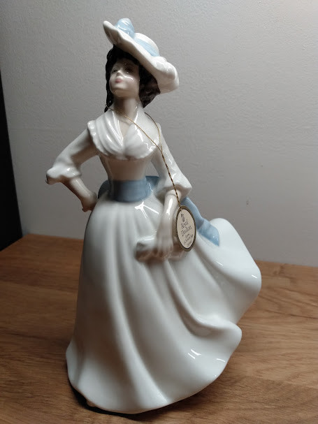Royal Doulton Figurine Margaret 1981 Bone China HN 2397 in Arts & Collectibles in Mississauga / Peel Region