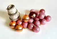 Lot de boules de Noël rose, or avec dentelle et ruban de tissu