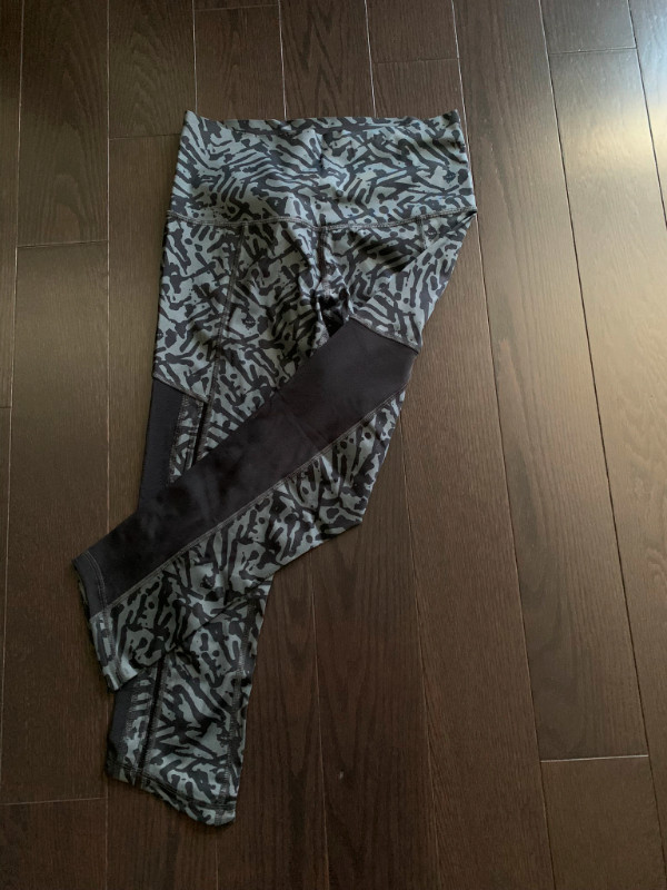 Lululemon Swift Speed High-Rise Crop 21", size 6 in Women's - Bottoms in Oakville / Halton Region - Image 2