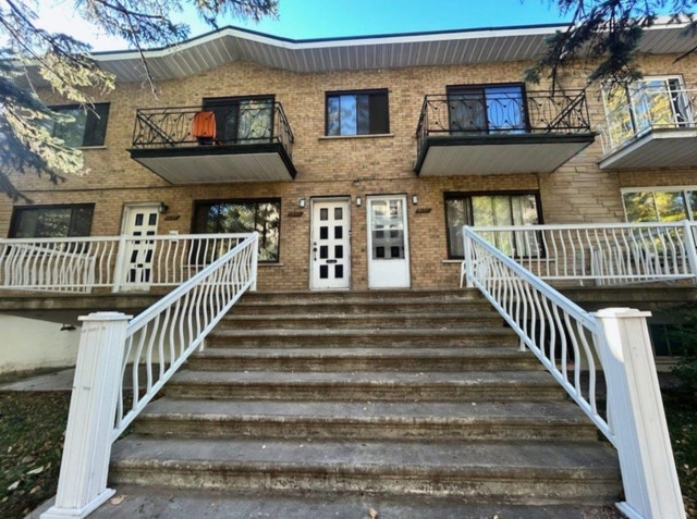 Fully renovated 3 bedroom (5 ½), master with private powder room — photo 1