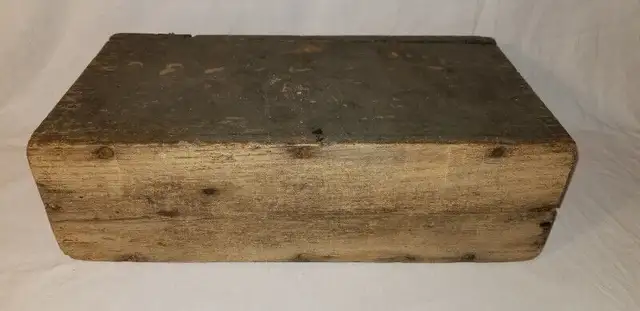 WW1 ammo box M1915 US Army oak brass for Vickers Colt 30 cal mg in Arts & Collectibles in Ottawa - Image 6