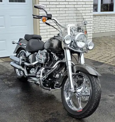 2012 Fat-boy 1690cc Moto avec plusieurs modification et ajout . Mag avec pneus neuf Metzeler Avant 1...