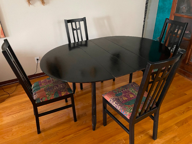Table de cuisine extensible avec 4 chaises dans Mobilier de salle à manger et cuisine  à Ville de Montréal - Image 4
