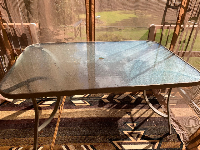 Glass patio table plus 5 plastic chairs in Patio & Garden Furniture in Kamloops