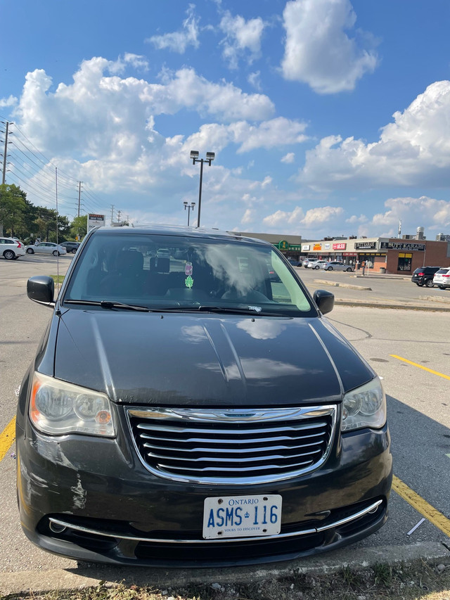 Luxury Family Van – Loaded Chrysler Town & Country | 7-Passenger in Cars & Trucks in Oakville / Halton Region - Image 3