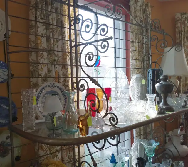 Lg Antique French Baker's Rack - Iron & Brass w Glass Shalves in Bookcases & Shelving Units in Oshawa / Durham Region - Image 5