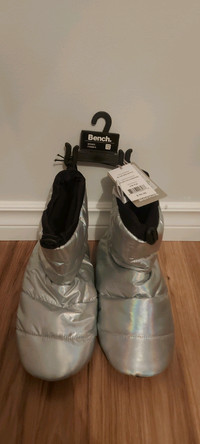 *Brand New* Bench Women's Insulated Slippers Silver Size S/M