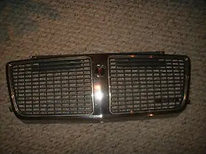 1986 grand am front grille,in very good shape,nice original grille in survivor condition