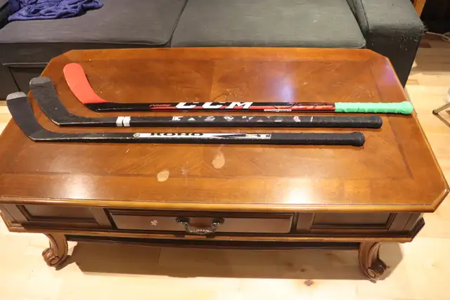 TODDLER YOUTH FULL HOCKEY EQUIPMENT BAUER STICKS(AGES 5-6 ) in Hockey in Mississauga / Peel Region - Image 5