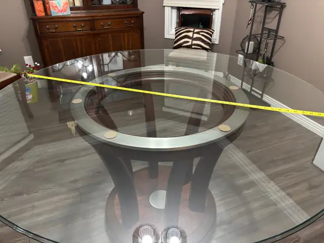 Glass top table in Dining Tables & Sets in Sarnia - Image 3