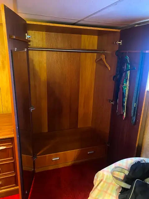 Handmade Solid Oak Wardrobe / 2-Door Armoire with Drawers in Dressers & Wardrobes in City of Toronto - Image 3